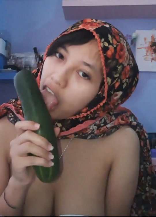 Extremely cute hijabi babe xxxcom playing with cucumber