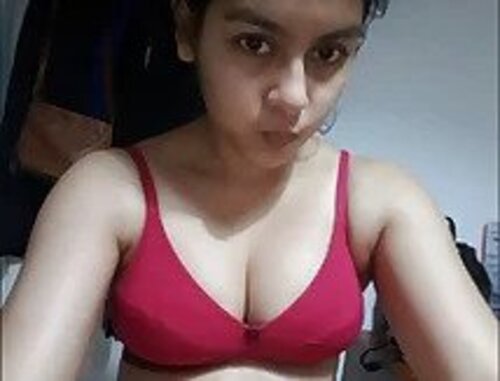 Extremely cute 18 girl indian xx xvideo showing nice boobs mms