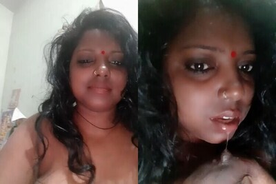 Very-sexy-Tamil-mallu-xxx-com-bhabi-sucking-her-boobs-mms.jpg