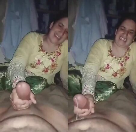 pakistani-online-sexy-video-paki-sexy-aunty-handjob-cum-out-mms.jpg